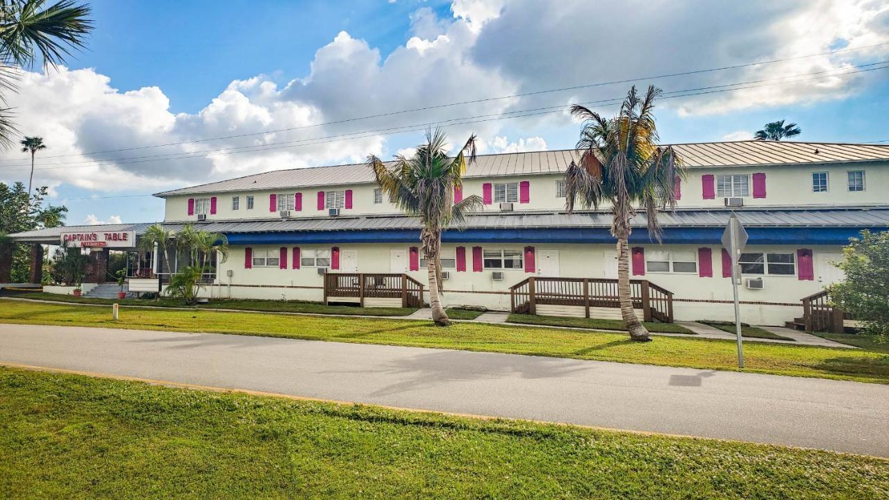 Captain'S Table Hotel By Everglades Adventures Экстерьер фото