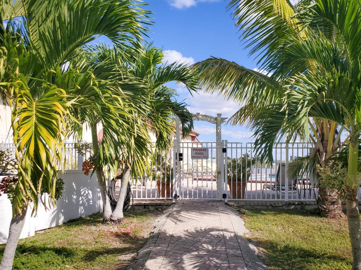 Captain'S Table Hotel By Everglades Adventures Экстерьер фото