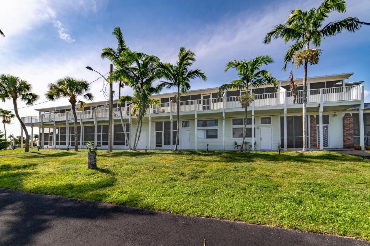 Captain'S Table Hotel By Everglades Adventures Экстерьер фото