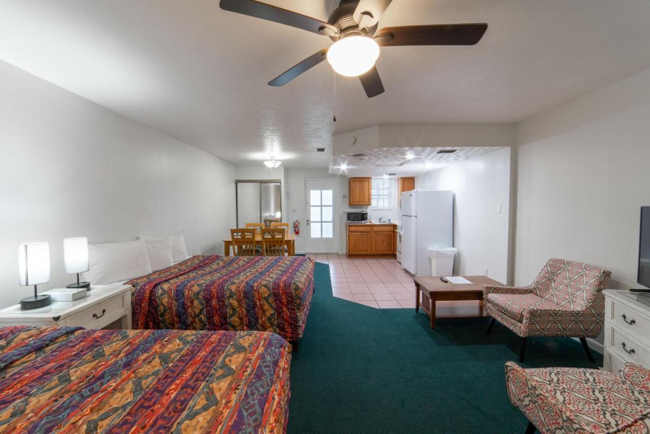Captain'S Table Hotel By Everglades Adventures Экстерьер фото