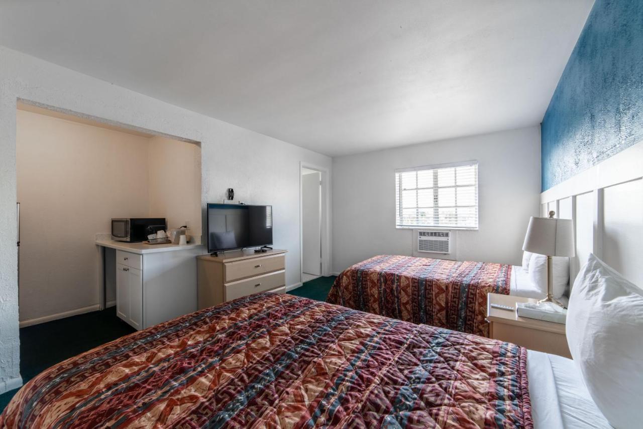 Captain'S Table Hotel By Everglades Adventures Экстерьер фото