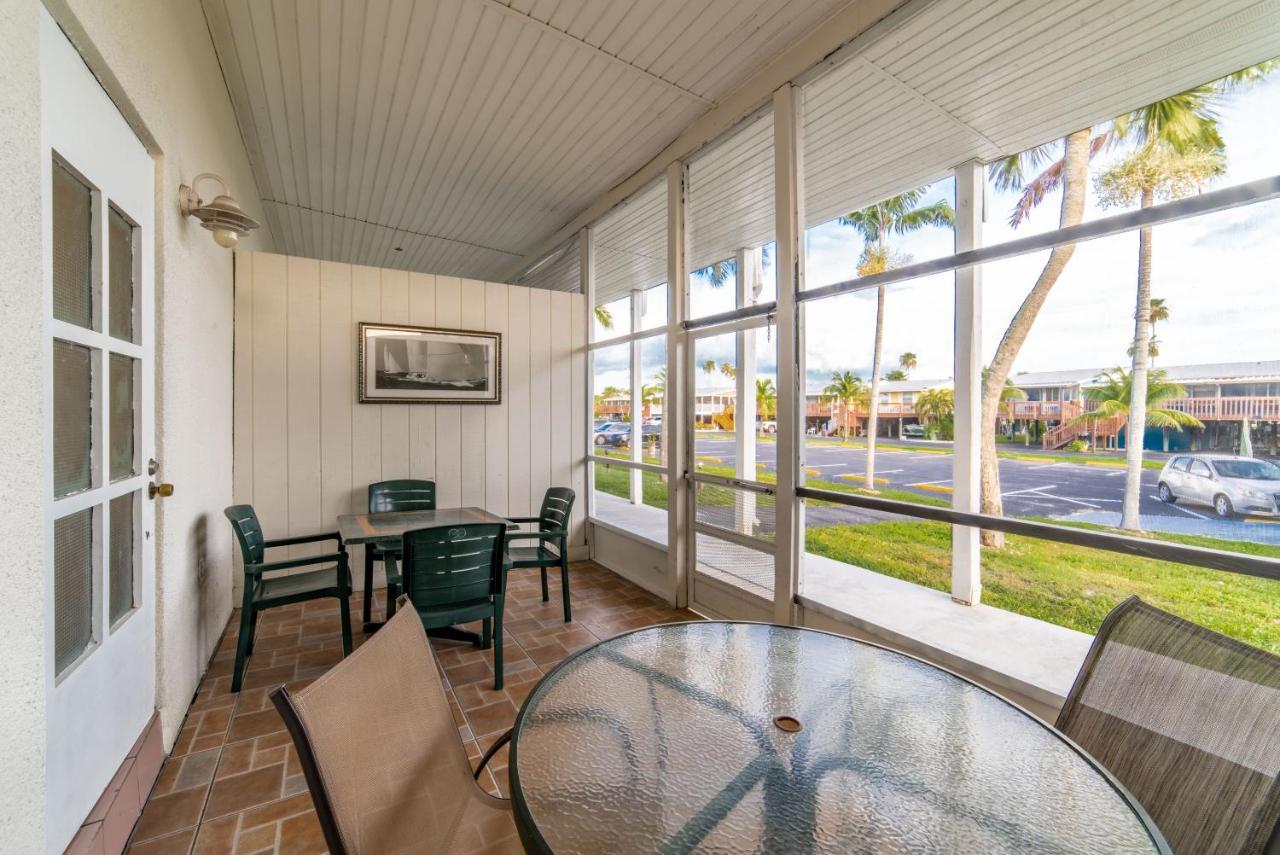 Captain'S Table Hotel By Everglades Adventures Экстерьер фото
