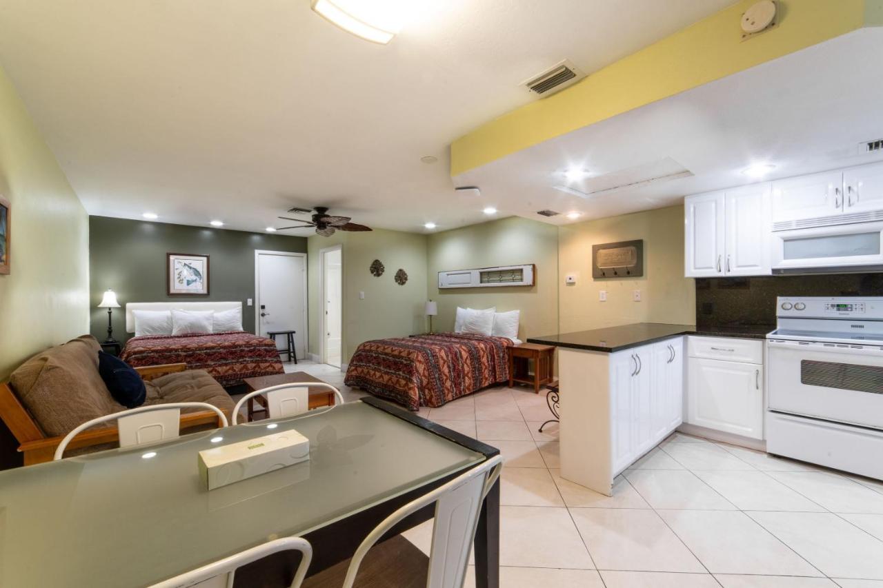 Captain'S Table Hotel By Everglades Adventures Экстерьер фото