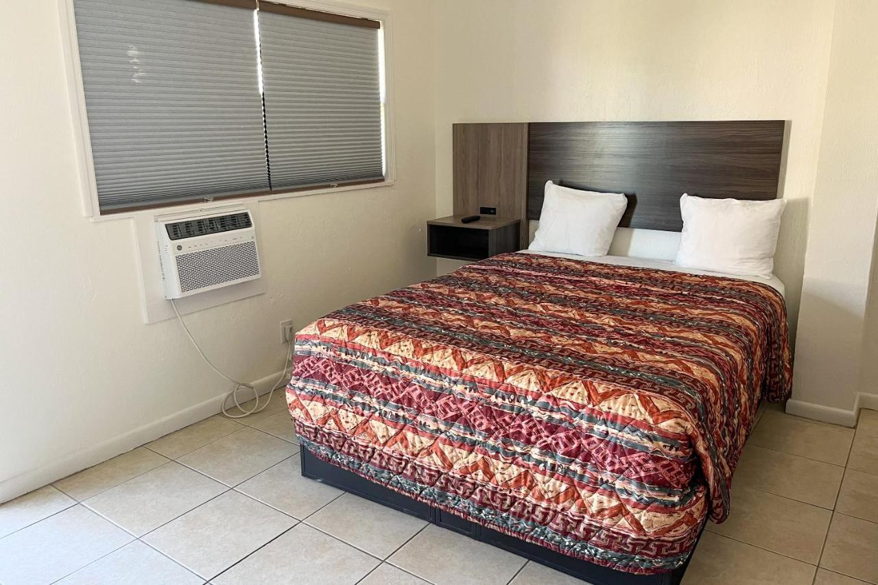 Captain'S Table Hotel By Everglades Adventures Экстерьер фото