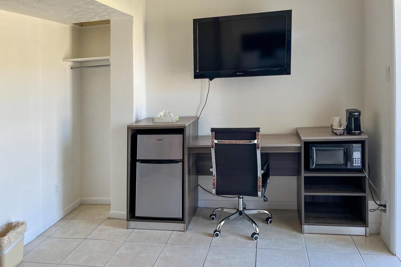 Captain'S Table Hotel By Everglades Adventures Экстерьер фото