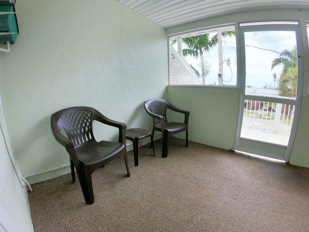 Captain'S Table Hotel By Everglades Adventures Экстерьер фото