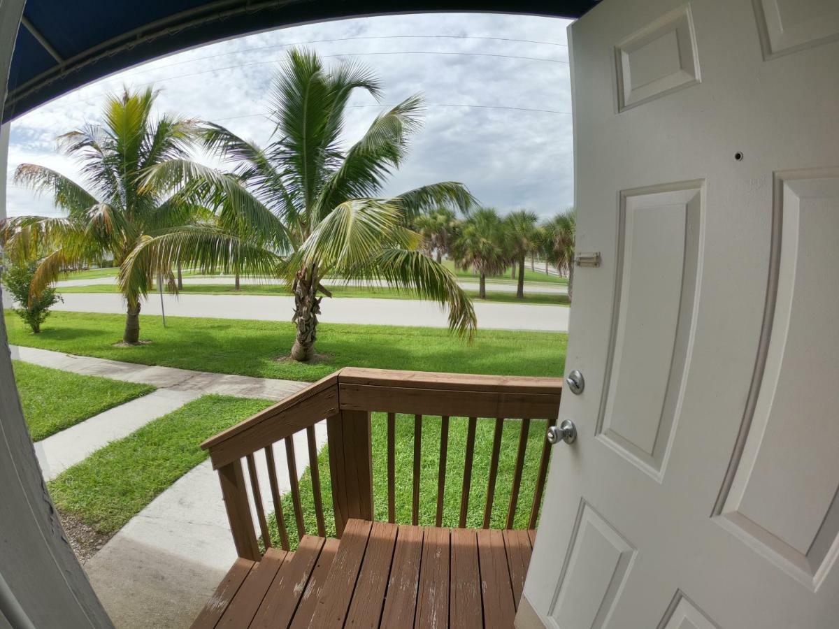 Captain'S Table Hotel By Everglades Adventures Экстерьер фото