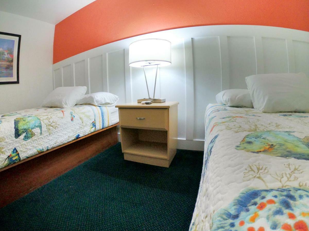 Captain'S Table Hotel By Everglades Adventures Экстерьер фото